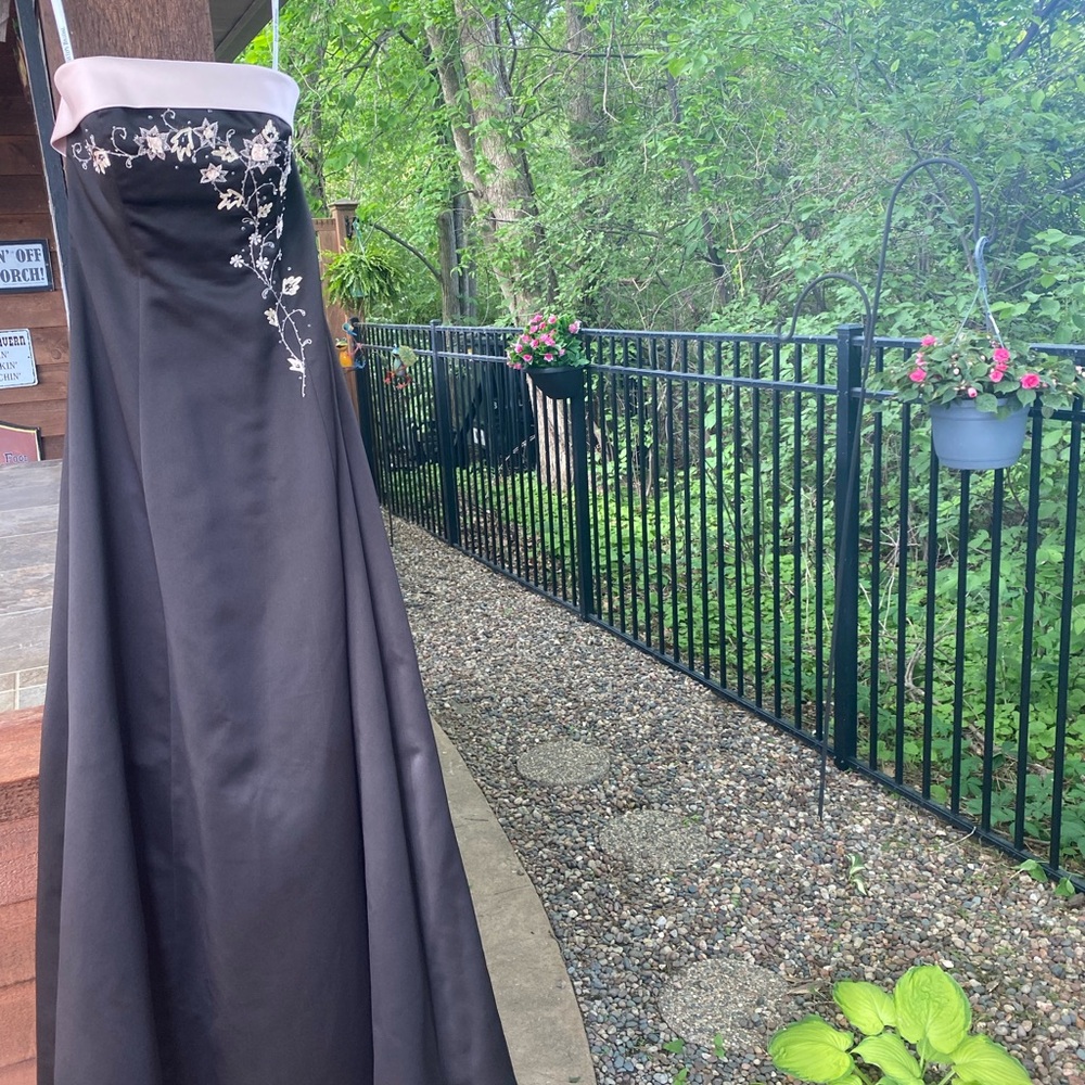Elegant Black Floral Embroidered Skirt